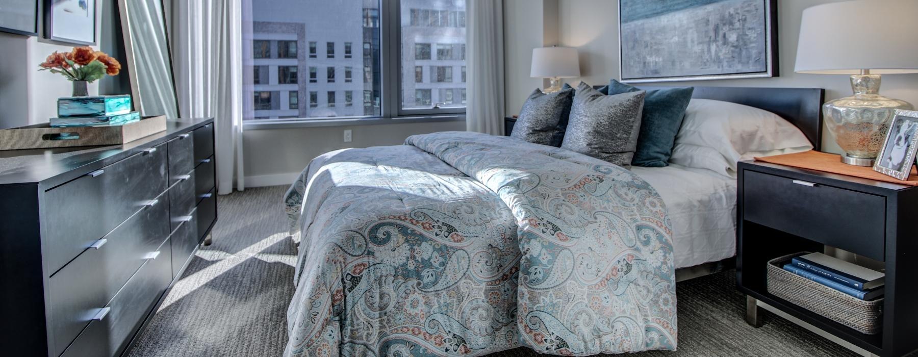 spacious bedroom with carpeting